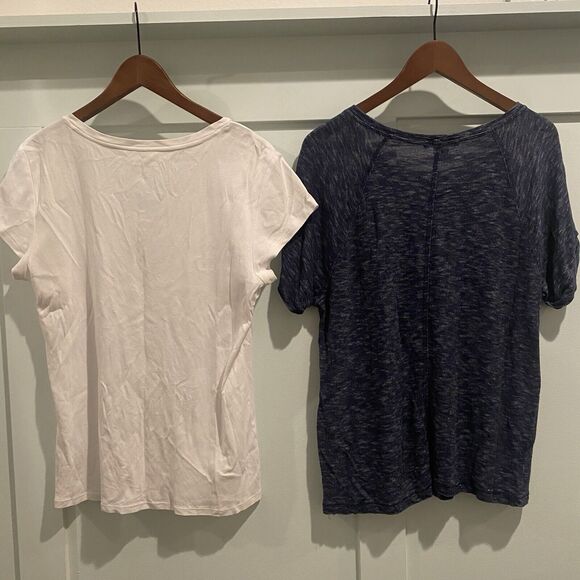 Bundle of Two Tops Women’s XL White Blue‎ Liz Claiborne Casual Capsule Classics - Picture 2 of 15
